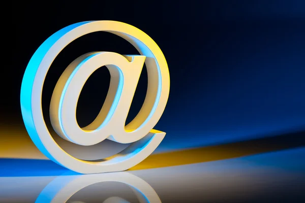 E-Mail-Zeichen. Online-Kommunikation. — Stockfoto