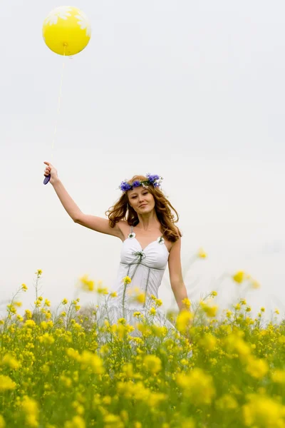 The girl with yellow air balloon — Stock Photo, Image