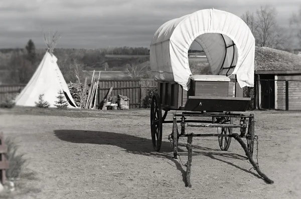 stock image Wagon and wigwam, black and white picture