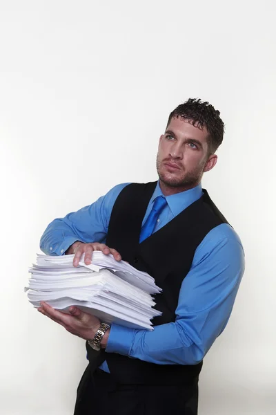 Homme d'affaires portant une chemise et cravate dans un gilet — Photo