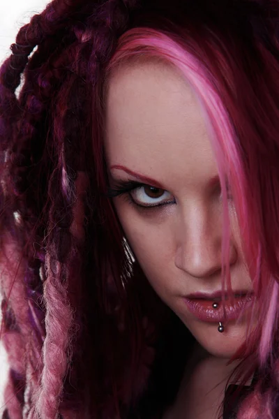 Dreadlocks saçlı kadın portresi — Stok fotoğraf