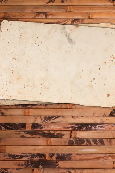 Wyblakłe stary pusty dokumenty na tle drewniane — Zdjęcie stockowe