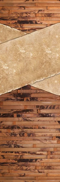 Papel envelhecido sobre um fundo de madeira — Fotografia de Stock