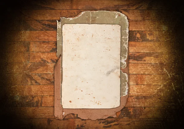 Eski bir ahşap zemin üzerinde kağıt boş — Stok fotoğraf