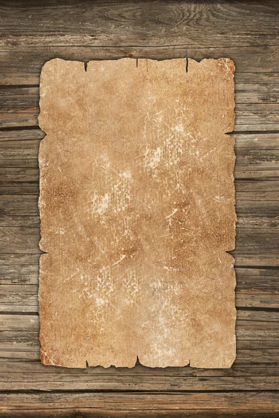 Carta invecchiata sbiadita su uno sfondo di legno — Foto Stock