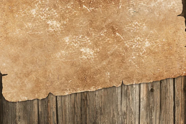 Folha de papel velha danificada na madeira — Fotografia de Stock