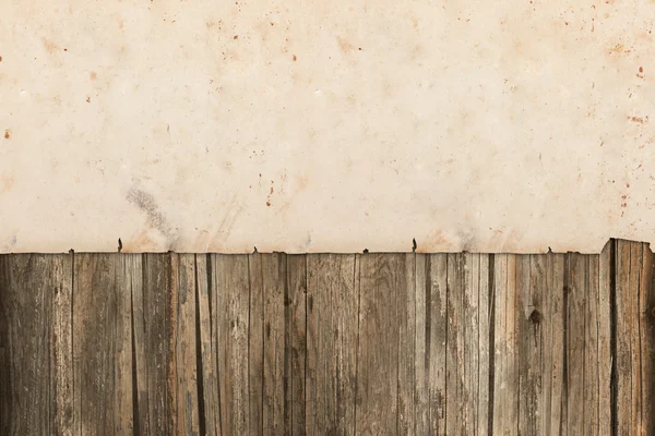 Papel velho desbotado em um fundo de madeira — Fotografia de Stock