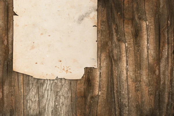 Rollo de papel arrugado sobre fondo de madera — Foto de Stock