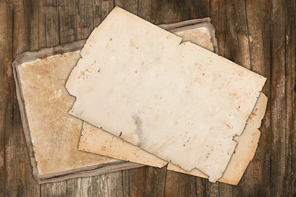 木製の背景の空白古紙 — ストック写真