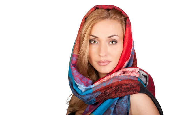 Mooie brunette mannequin met een sjaal — Stockfoto