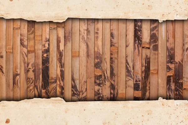 Vintage väderbitna papper ram på en trä bakgrund — Stockfoto