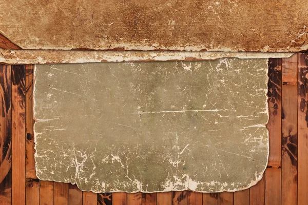 Papeles dañados vintage sobre un fondo de madera — Foto de Stock