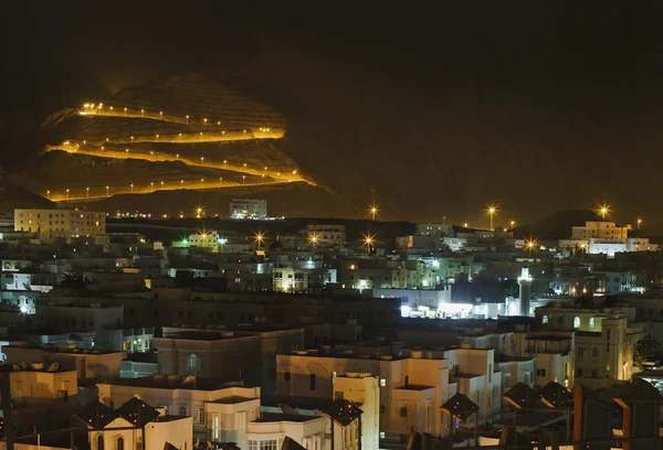 Muscat, Omán Szultánság éjszakai látképe. — Stock Fotó