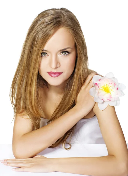 Portret mooi meisje met bloem. — Stockfoto