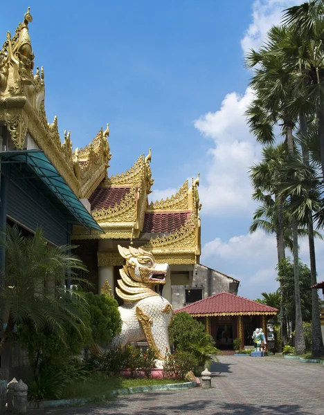 Dharmikarama burmese temple, Malaysia — Stock Photo, Image