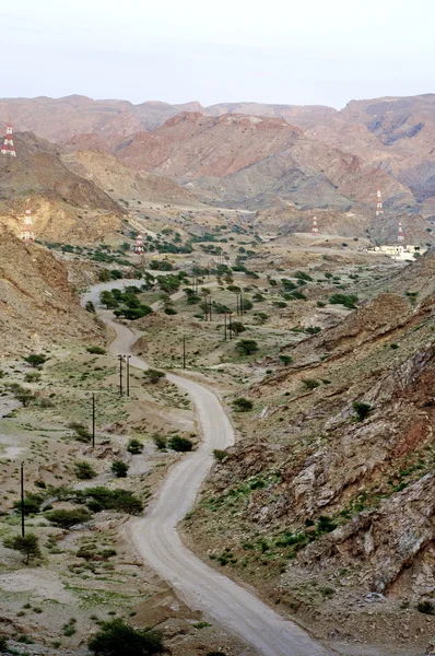 Route sinueuse en soirée dans les montagnes Oman — Photo