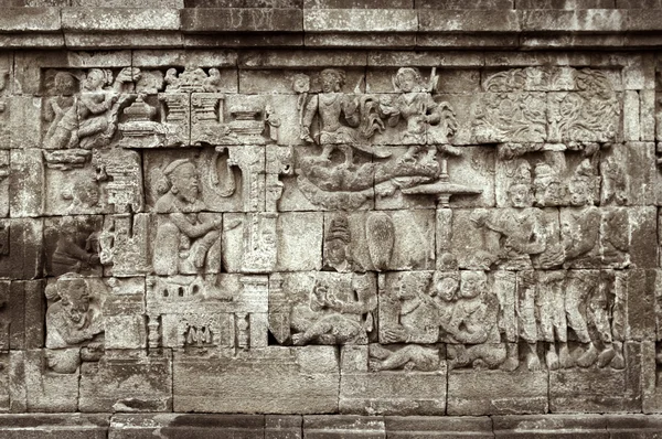 Detail des geschnitzten Reliefs von Borobudur auf Java, Indonesien. — Stockfoto