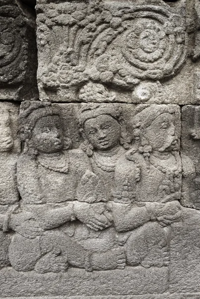 Detalhe do relevo esculpido em Borobudur em Java, Indonésia . — Fotografia de Stock