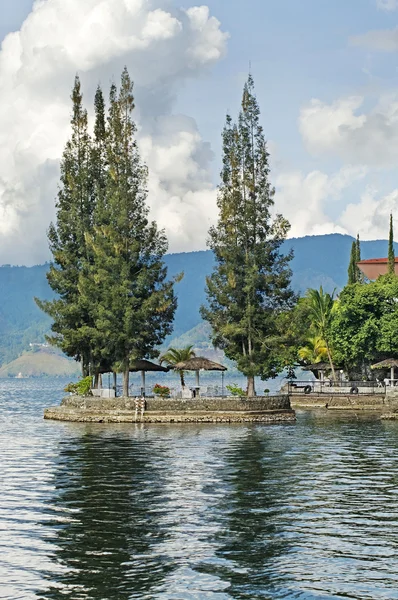 Halvön tuk-tuk. ön samosir, lake toba. Sumatra — Stockfoto