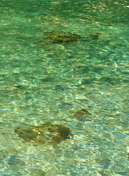 Hermosa agua clara del océano turquesa — Foto de Stock