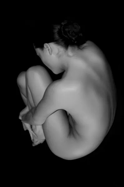 Обнажённое тело молодой и сексуальной женщины — стоковое фото