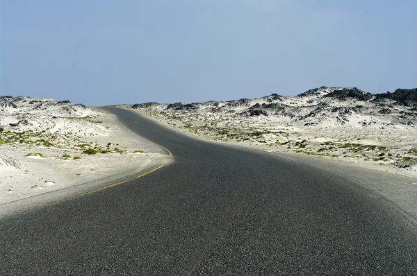 Estrada no deserto em Omã — Fotografia de Stock