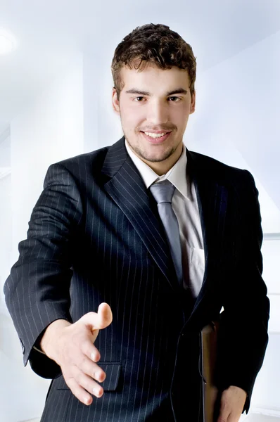 Een zakenman breidt zijn hand — Stockfoto