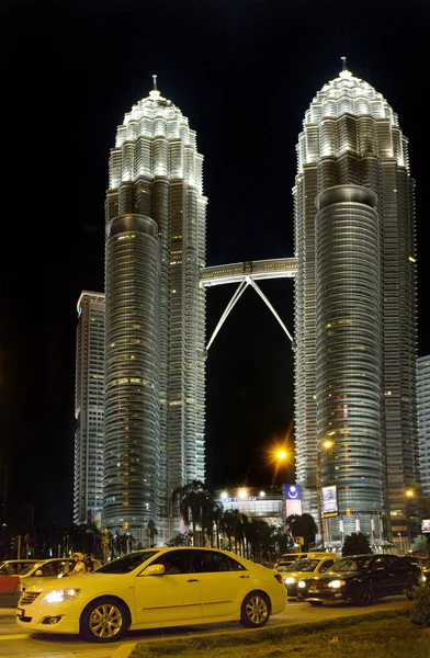 Nachtansicht der Petronas Zwillingstürme — Stockfoto