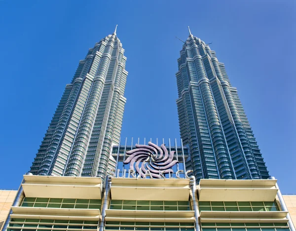 De Petronas Twin Towers — Stockfoto