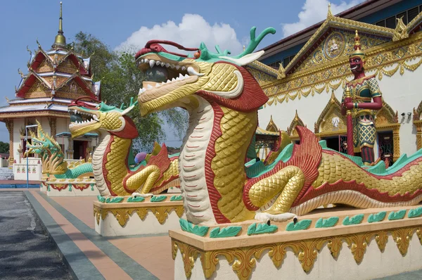 タイの寺院ワットの chayamangkalaram、マレーシアで彫刻します。 — ストック写真