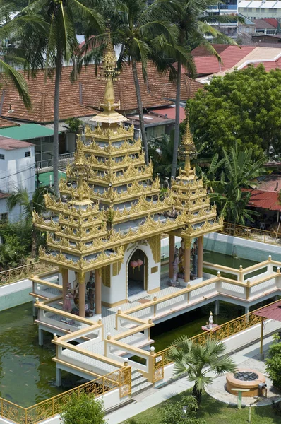 Templo birmano de Dharmikarama en la isla Penang — Foto de Stock
