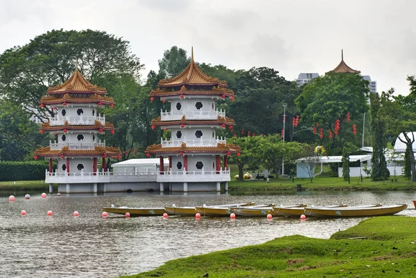 Chińska pagoda w chińskim ogrodzie. Singapur — Zdjęcie stockowe