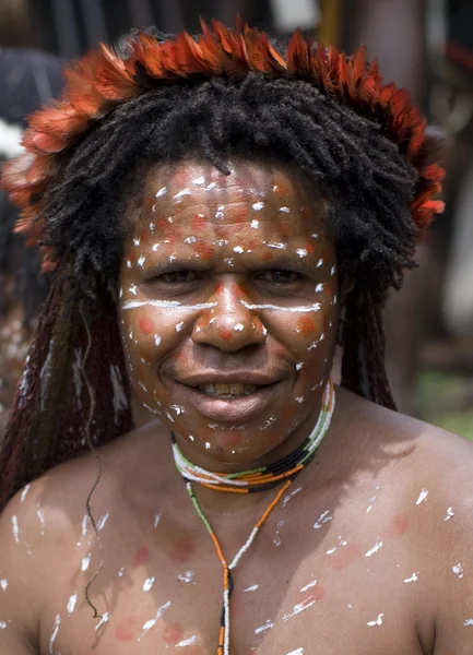 Tradiční papua žena ve vesnici poblíž městě wamena — Stock fotografie