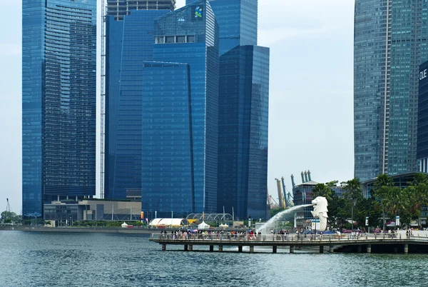 Den merlion fontänen i singapore — Stockfoto