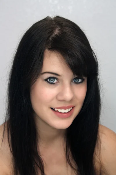 Krásná mladá brunetka, headshot (5) — Stock fotografie