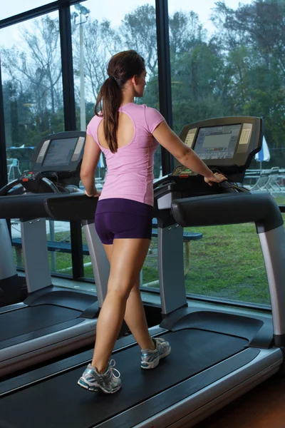 Beautiful Female Athlete on a Treadmill (1) — Stock Photo, Image