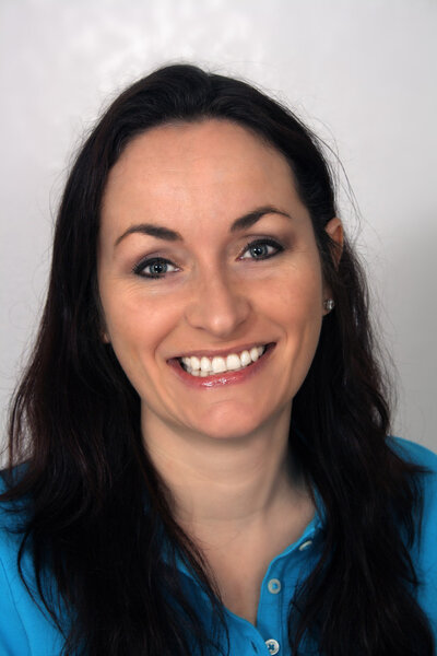 Озил, Дружелюбная брюнетка, Головной убор (1)
)