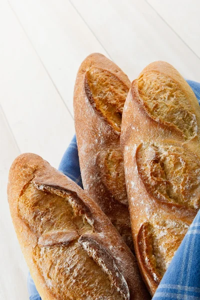 Tres crujientes baguettes franceses — Foto de Stock