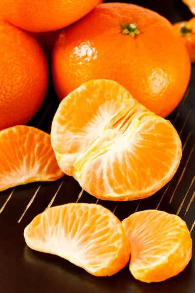 Secciones de naranja mandarín pelado —  Fotos de Stock