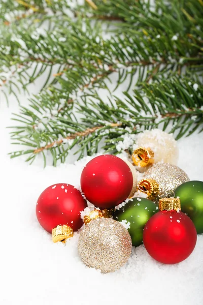 Ornamenti natalizi rossi e verdi festivi Fotografia Stock