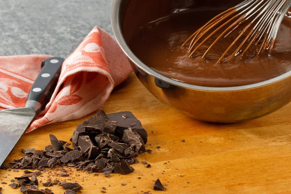 Sartén de salsa con pudín de chocolate —  Fotos de Stock