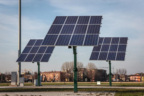 Odnawialne źródła energii - kolektory słoneczne — Zdjęcie stockowe
