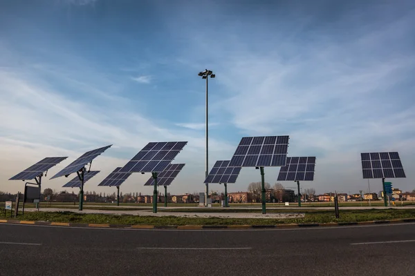 Megújuló energia - solar panelek Jogdíjmentes Stock Fotók