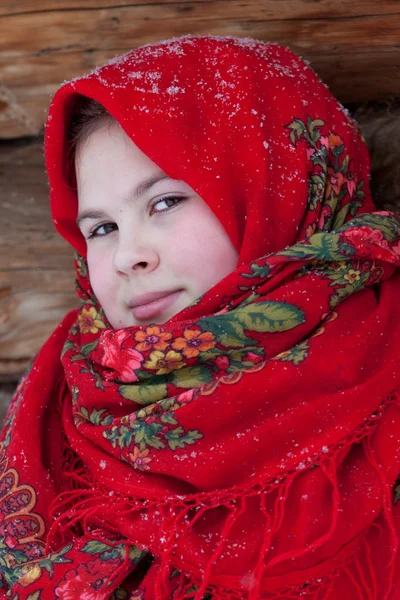 俄罗斯美女在一条红色的围巾. — 图库照片