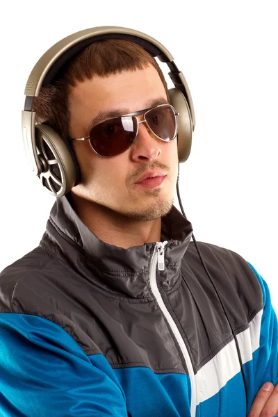 Człowiek w okularach ze słuchawkami — Zdjęcie stockowe