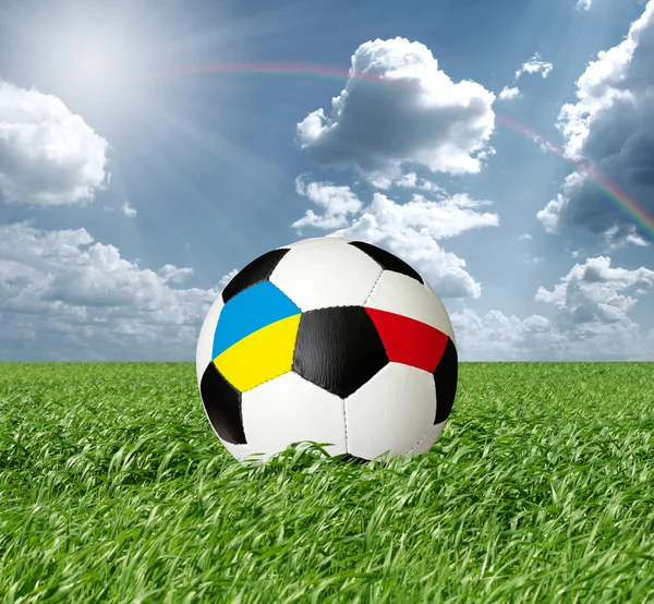 Футбольный мяч с флагами Украины и Польши — стоковое фото