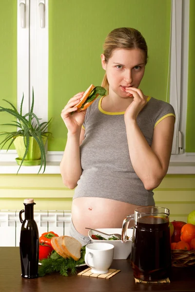 Pregnant Woman On Kitchen — Stock Photo, Image
