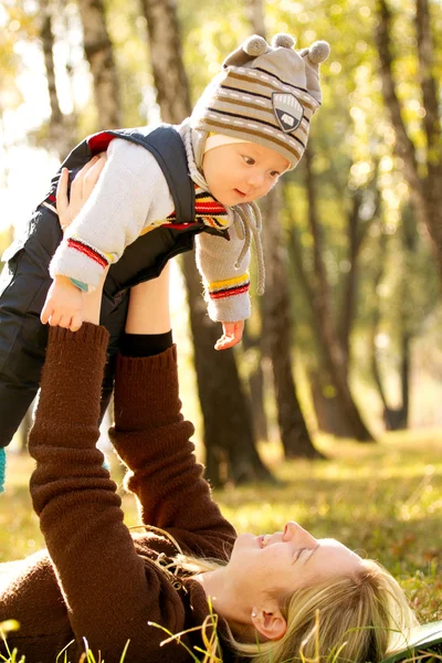 Bebê ao ar livre — Fotografia de Stock