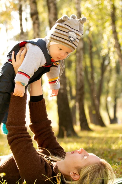 Bebê ao ar livre — Fotografia de Stock