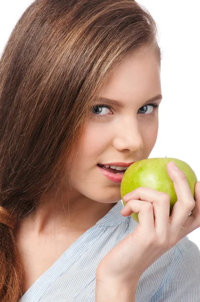 Giovane donna di bellezza con mela verde — Foto Stock